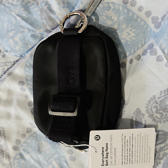 Lululemon NWT Everywhere Nano Belt Bag, black/silver. Clip anywhere😍 - Picture 3 of 6